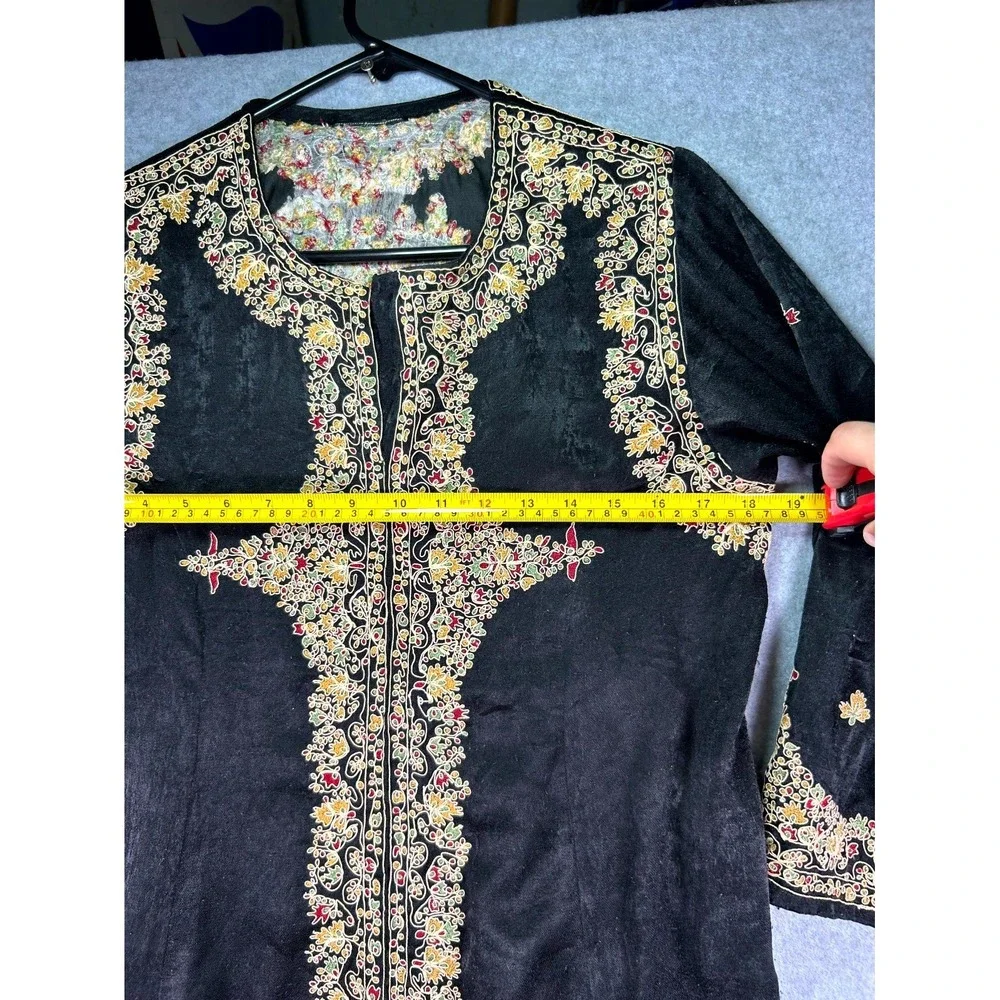 Vintage Womens Gown Black Velvet Embroidered Floral Stretch Round Neck Pullover